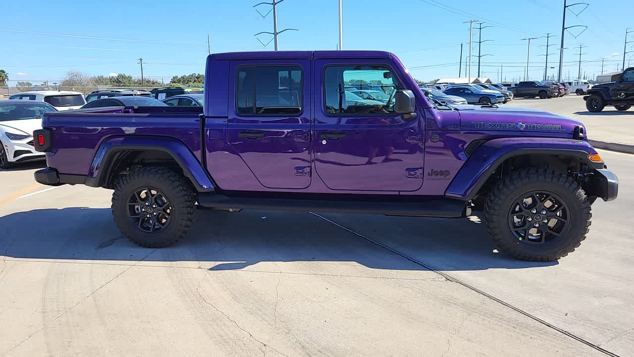 Thumbnail: 2026 Jeep Gladiator - 9
