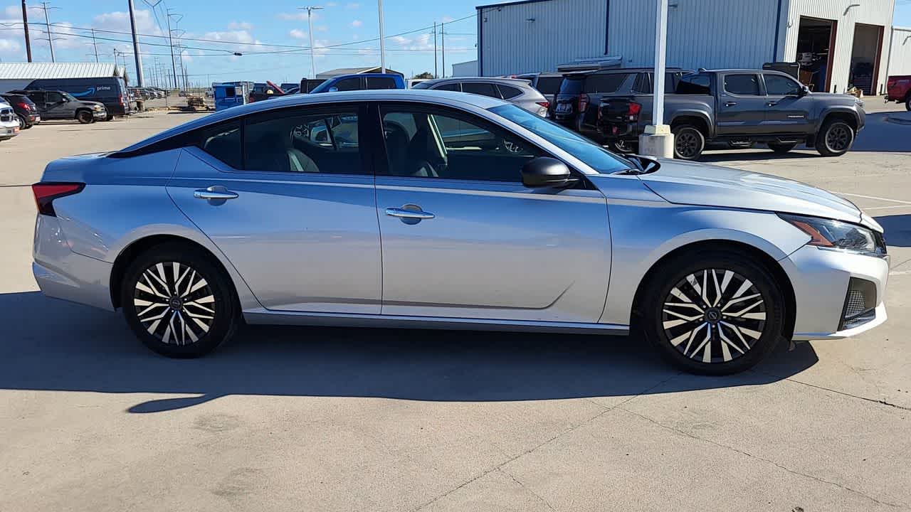 Thumbnail: 2024 Nissan Altima - 9