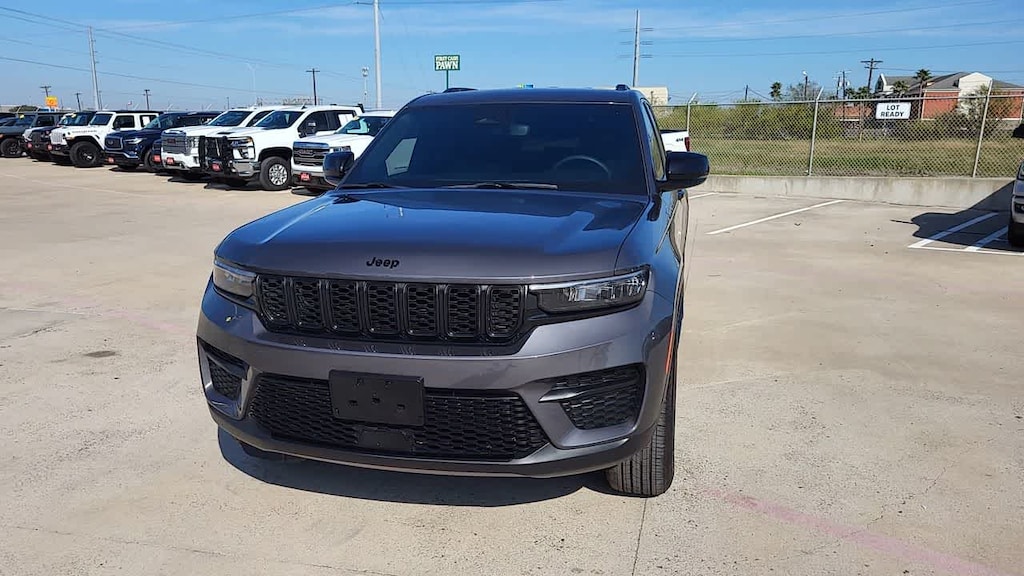 Used 2024 Jeep Grand Cherokee Altitude SUV