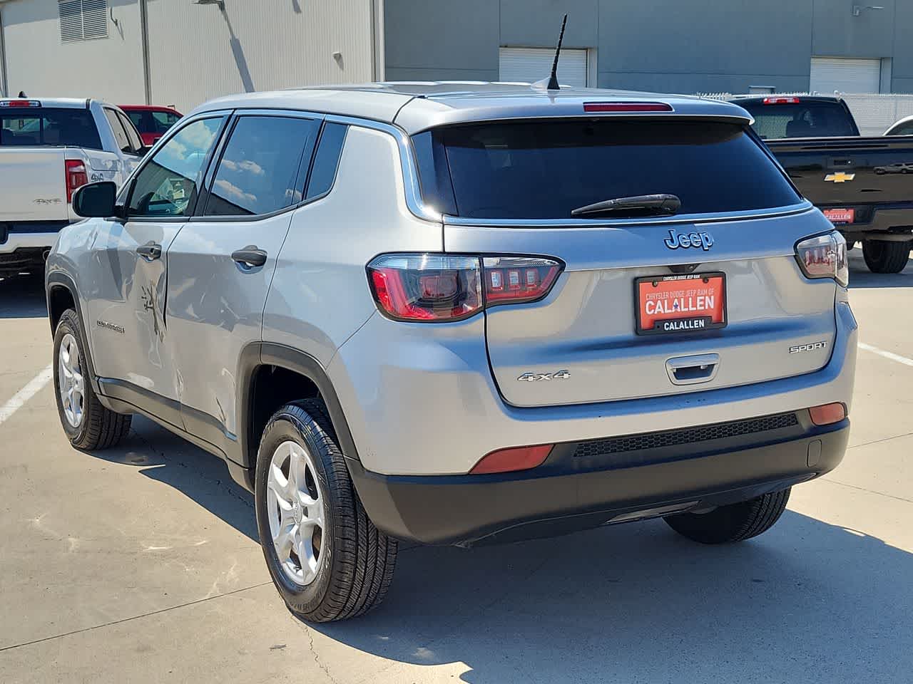 Thumbnail: 2022 Jeep Compass - 12