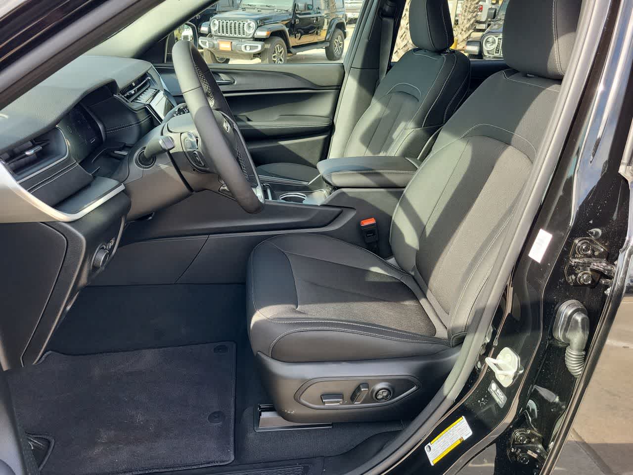 Thumbnail: 2026 Jeep Grand Cherokee - 19