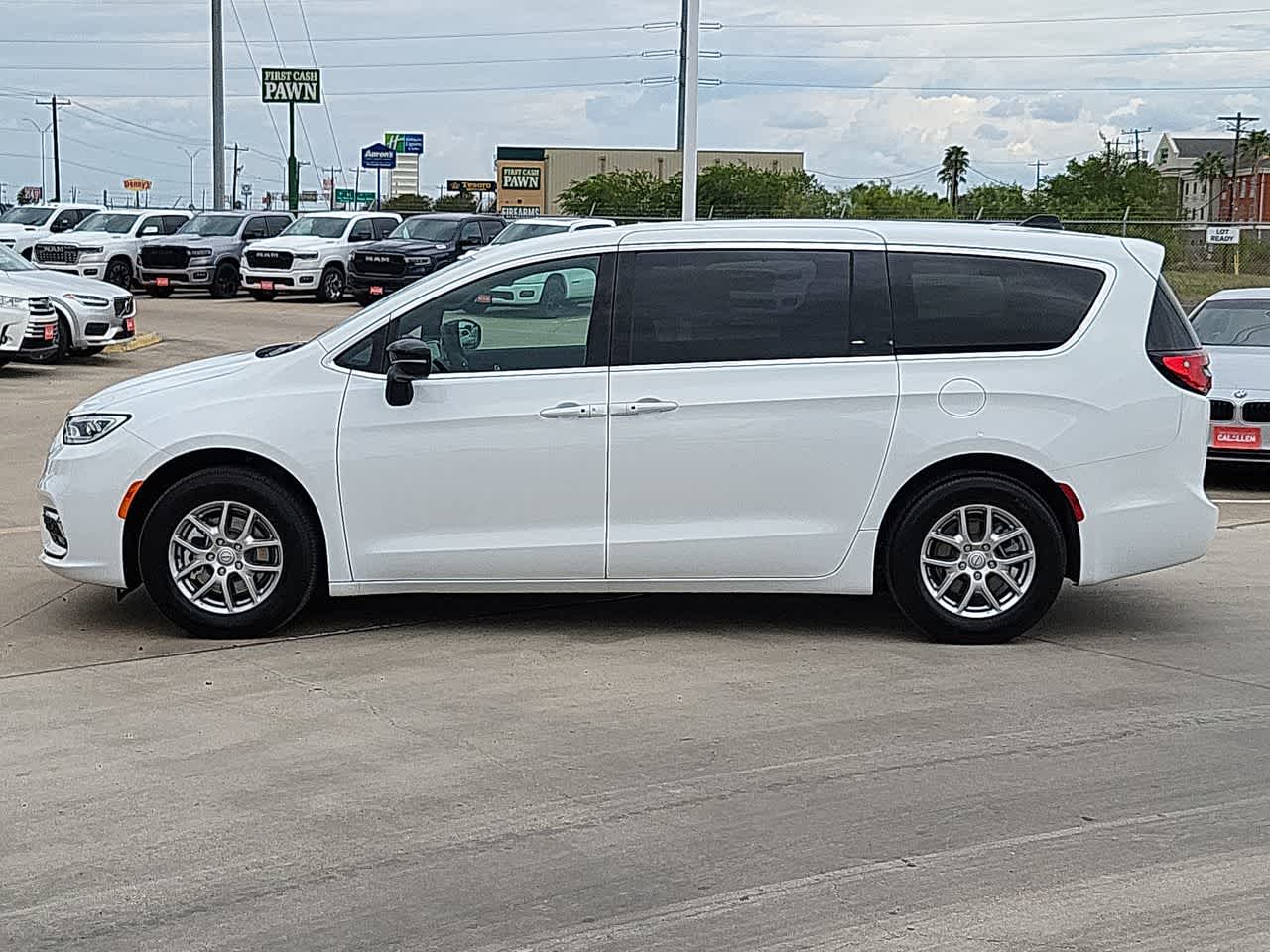 Thumbnail: 2026 Chrysler Pacifica - 11