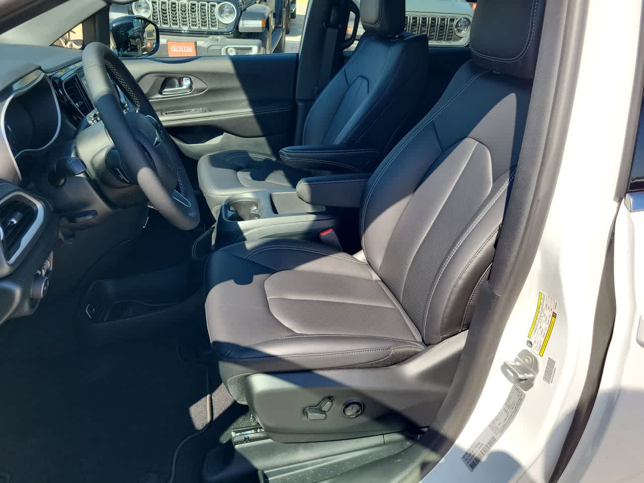 Thumbnail: 2026 Chrysler Pacifica - 19