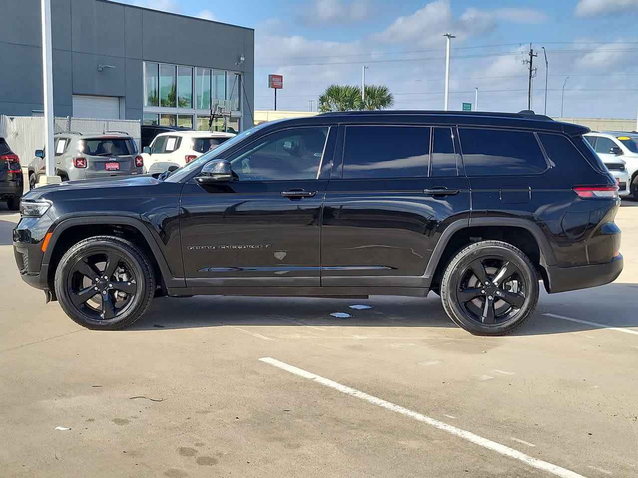 Thumbnail: 2023 Jeep Grand Cherokee - 11