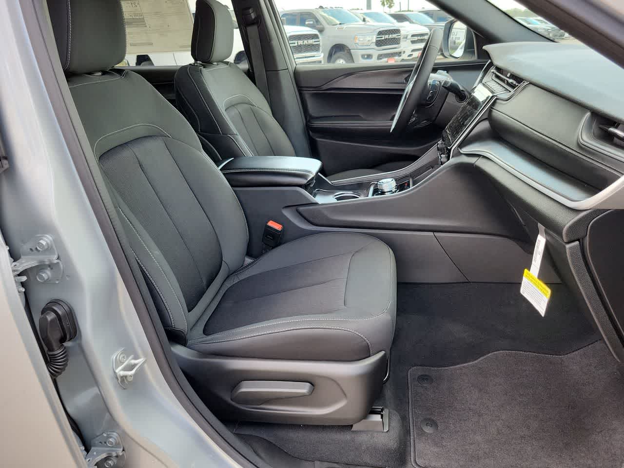 Thumbnail: 2025 Jeep Grand Cherokee - 22