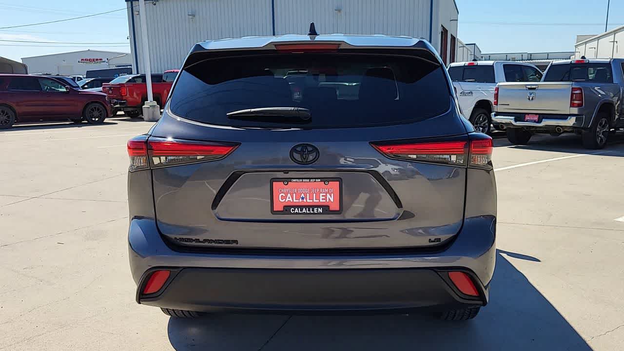 Thumbnail: 2023 Toyota Highlander - 8