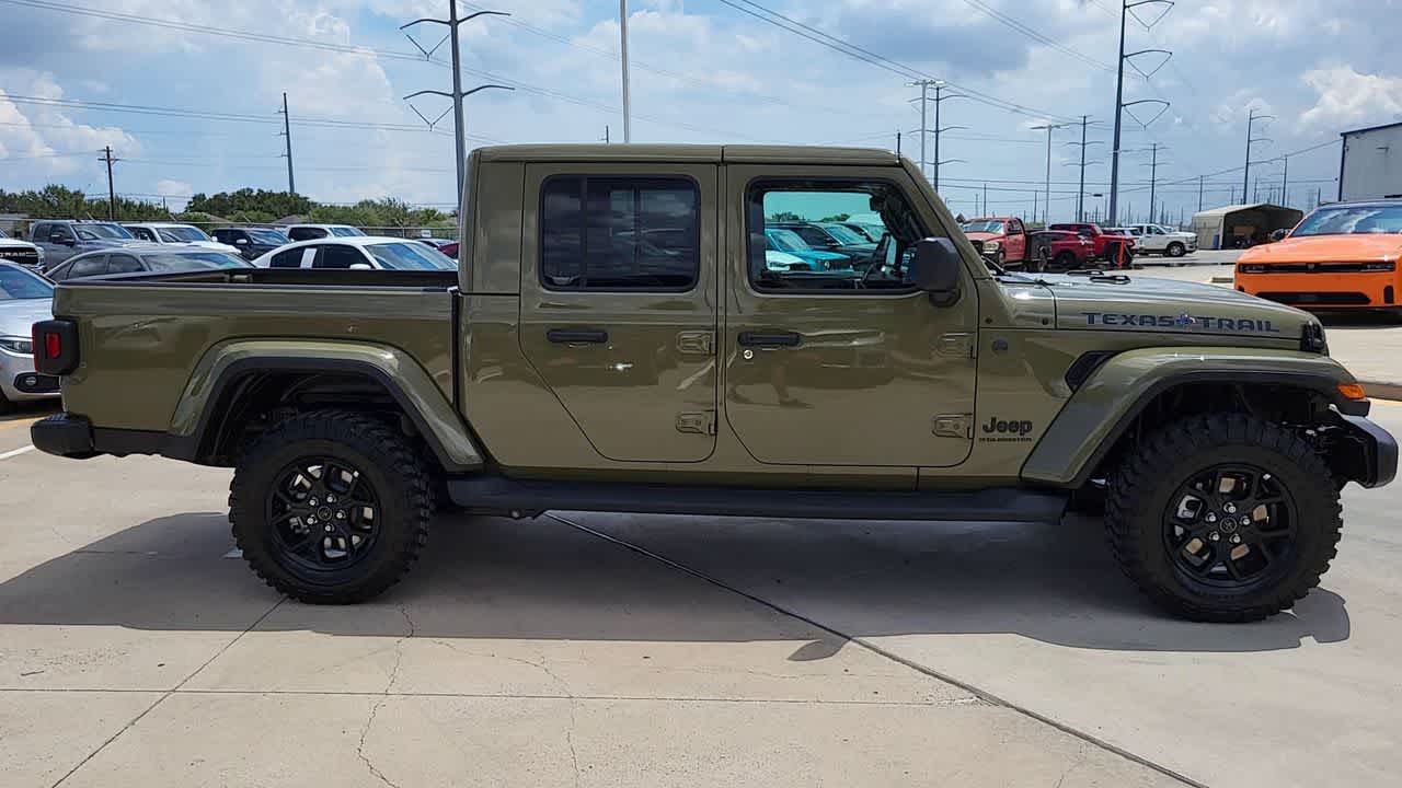 Thumbnail: 2025 Jeep Gladiator - 9