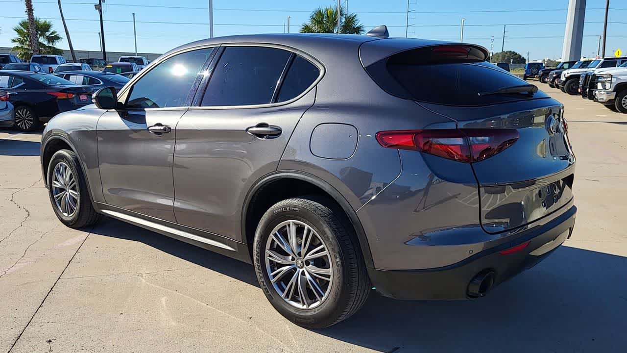 Thumbnail: 2023 Alfa Romeo Stelvio - 6