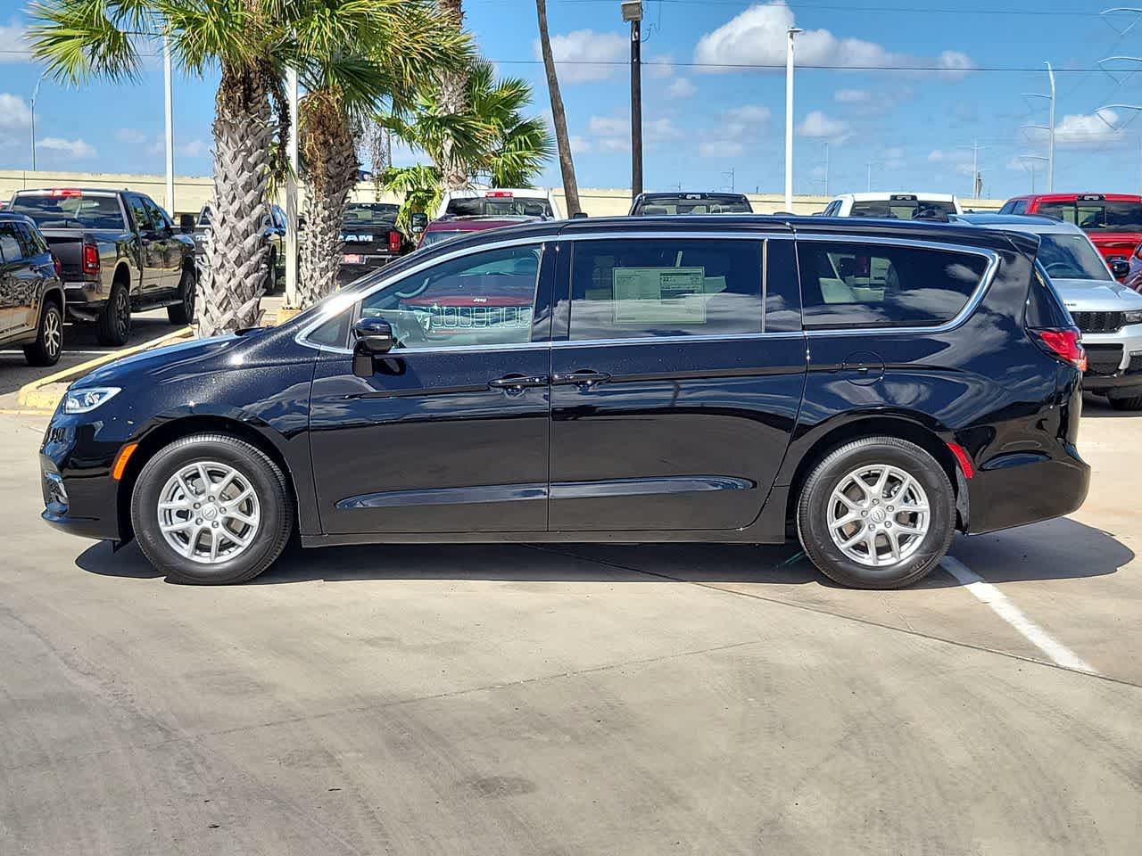 Thumbnail: 2026 Chrysler Pacifica - 11