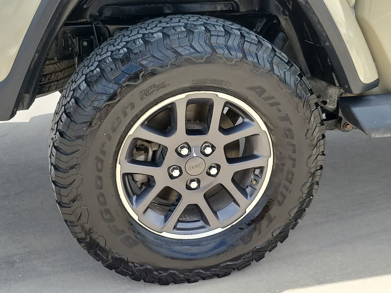 Thumbnail: 2020 Jeep Gladiator - 16