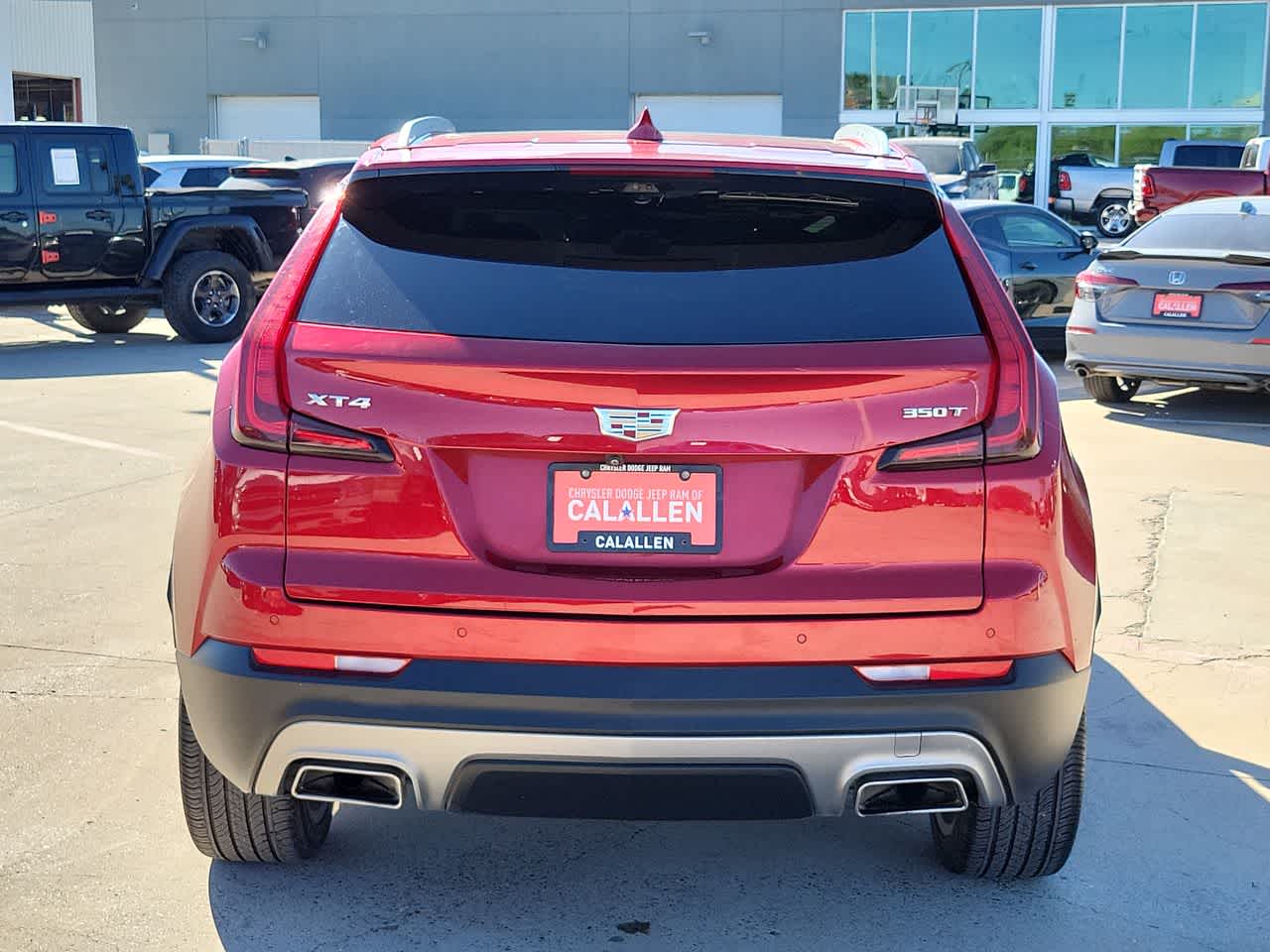 Thumbnail: 2023 Cadillac XT4 - 13