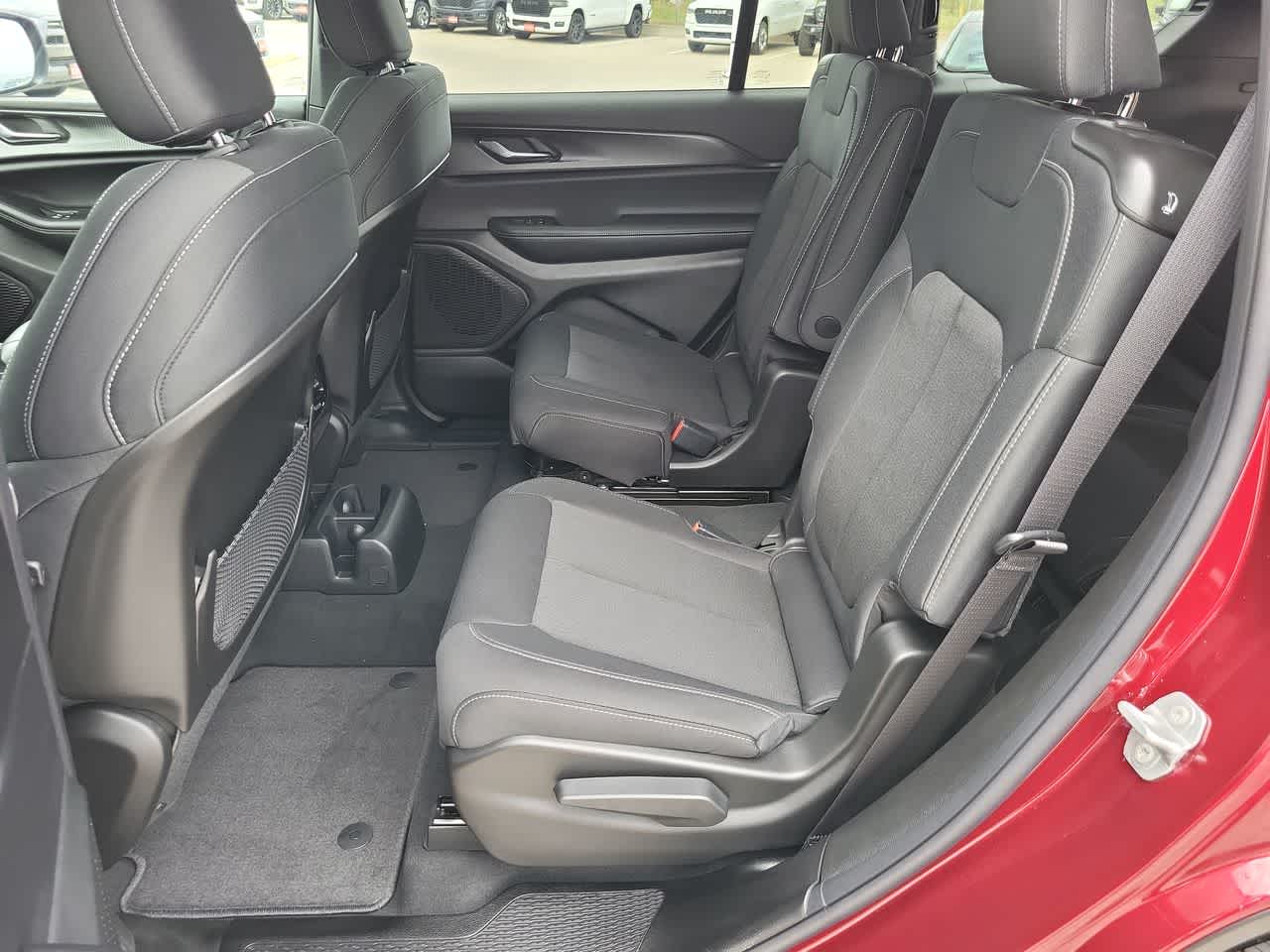 Thumbnail: 2025 Jeep Grand Cherokee - 21