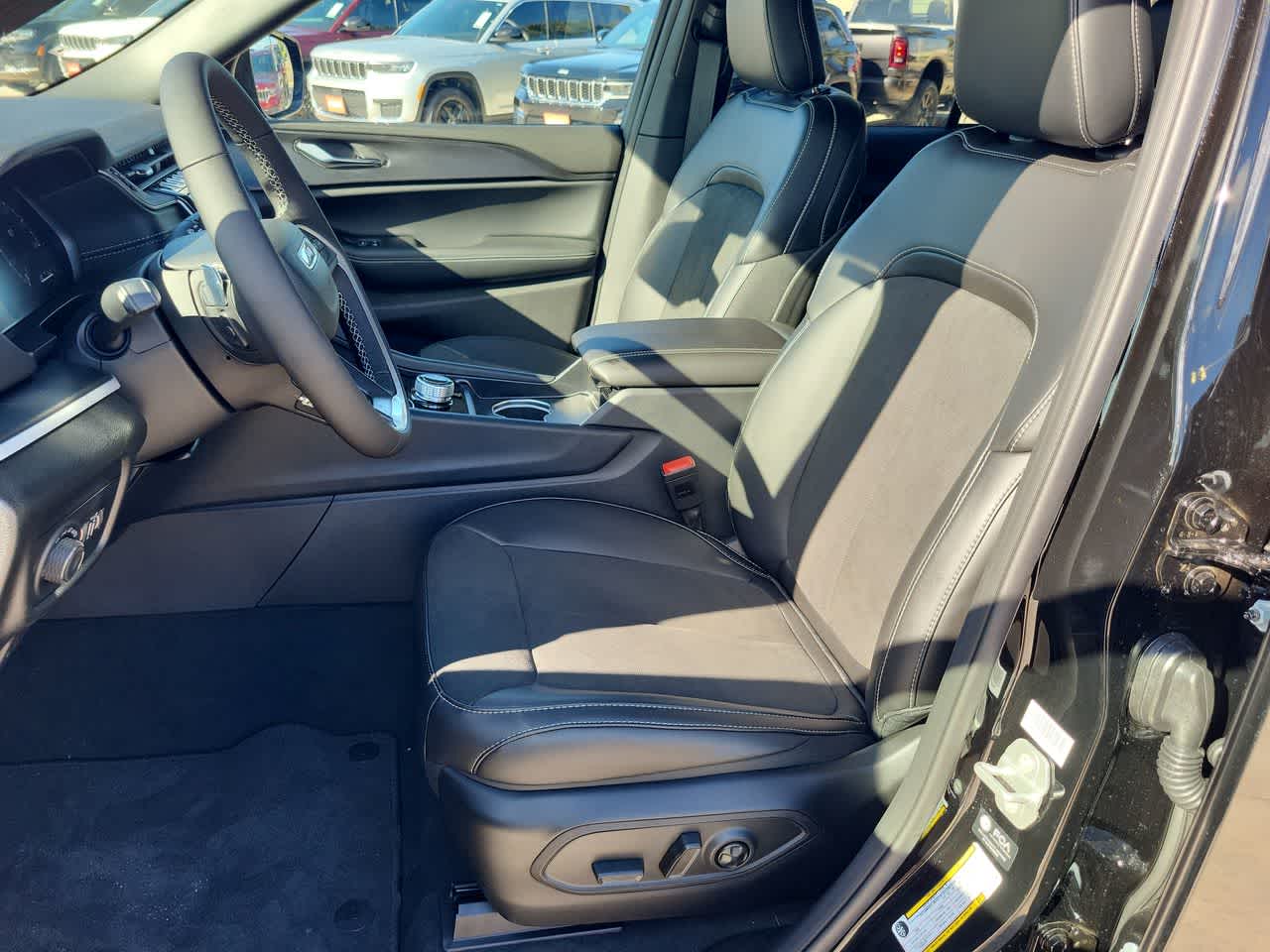 Thumbnail: 2025 Jeep Grand Cherokee - 19