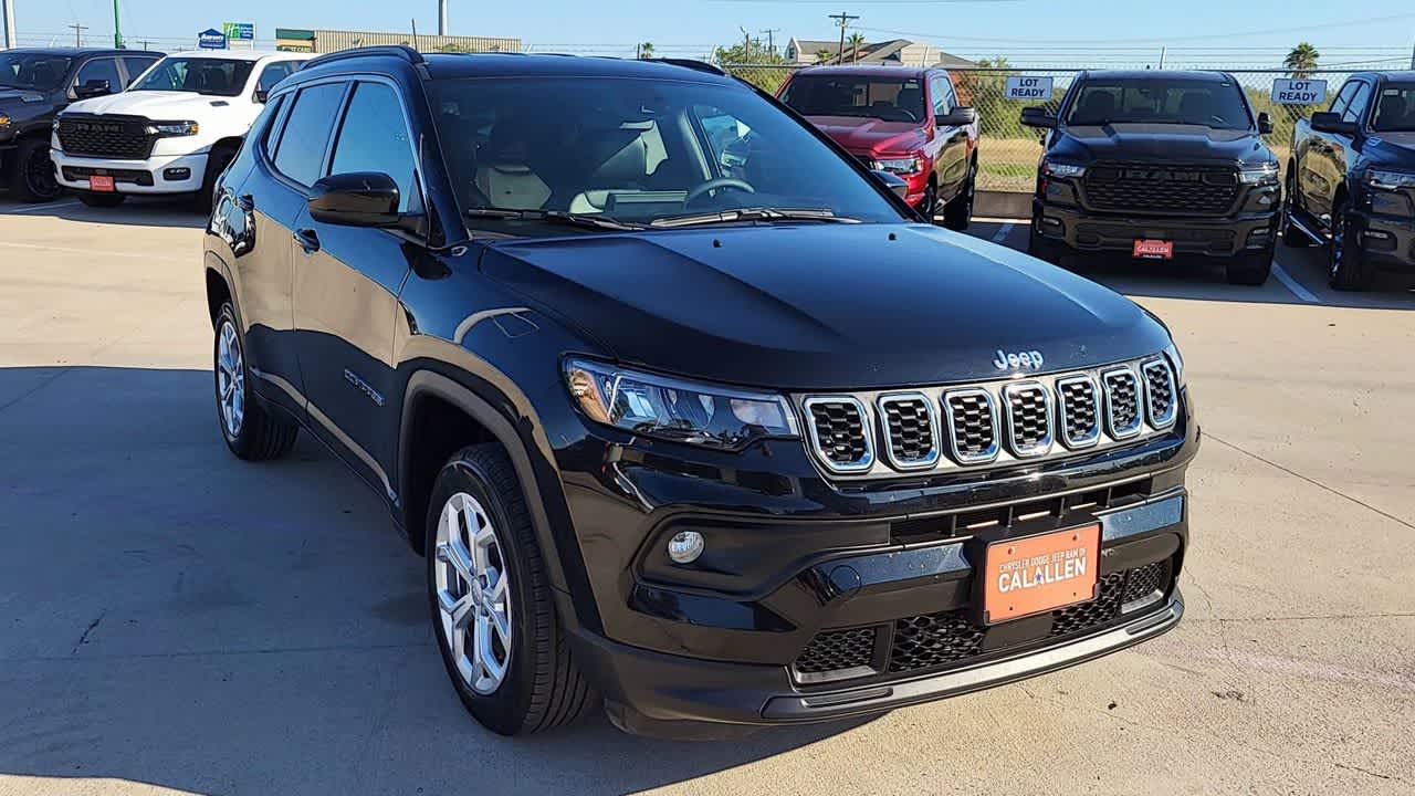 2024 Jeep Compass Latitude photo 2