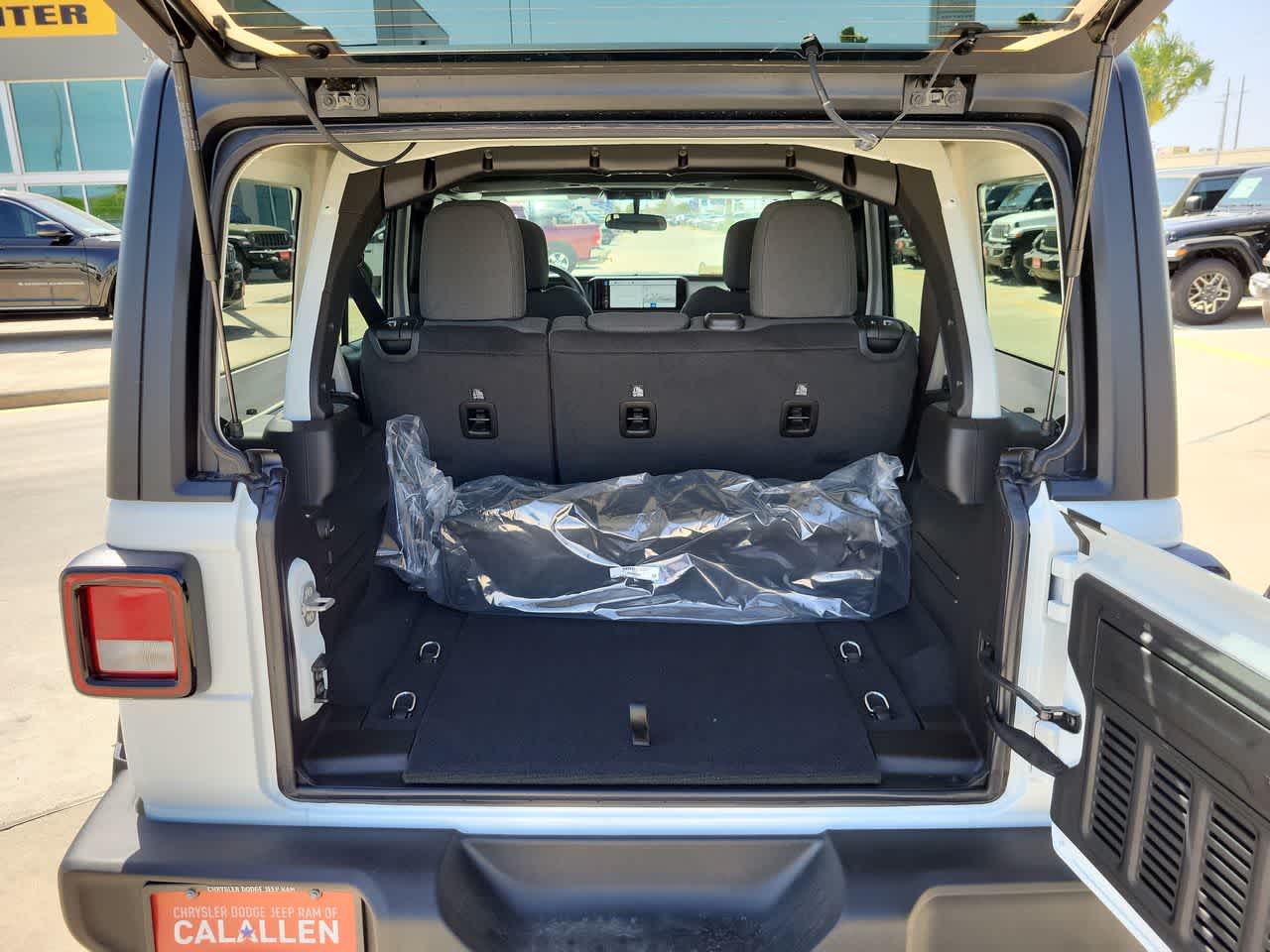 Thumbnail: 2026 Jeep Wrangler - 27