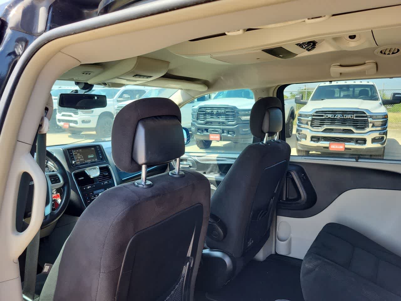 Thumbnail: 2014 Chrysler Town & Country - 20