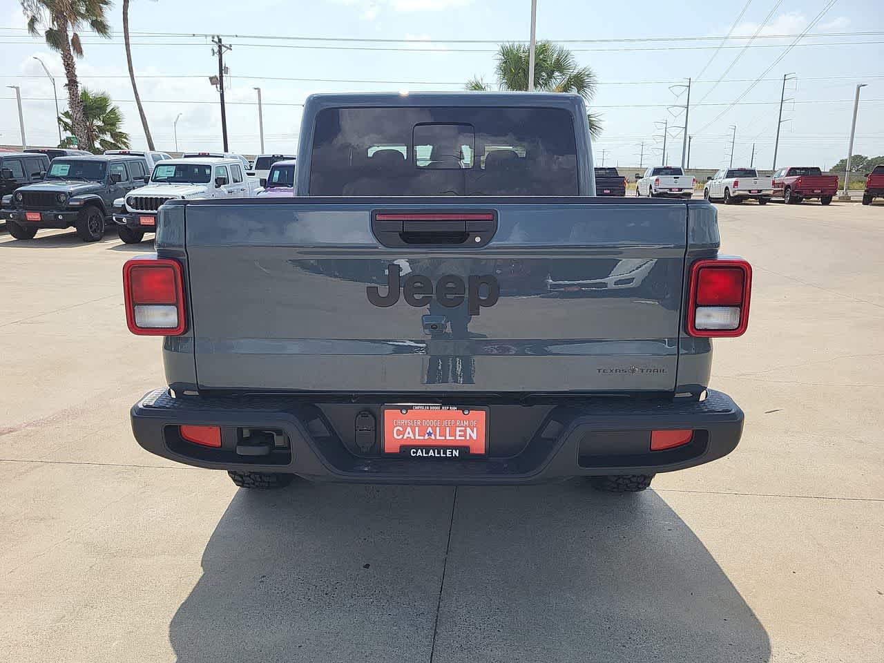 Thumbnail: 2026 Jeep Gladiator - 13