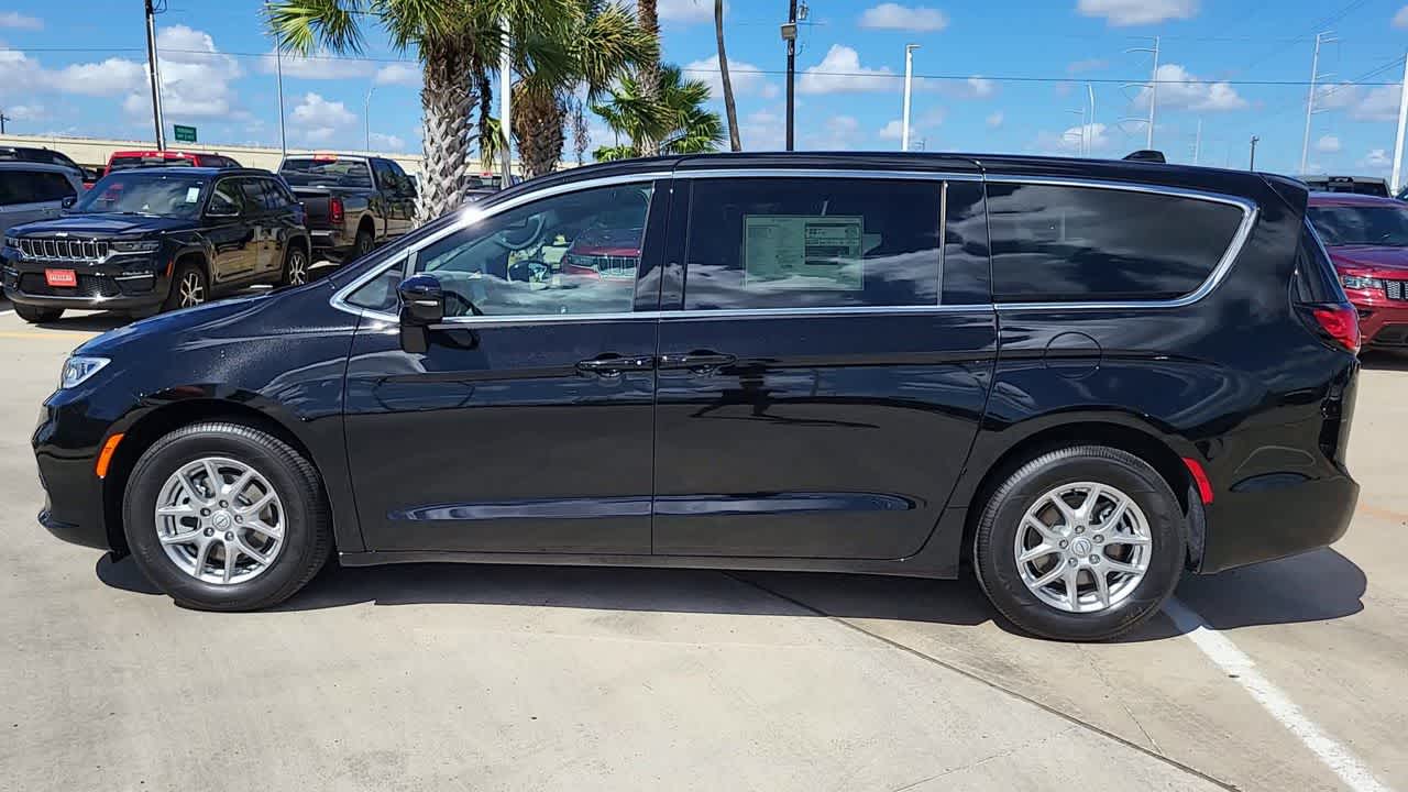 Thumbnail: 2026 Chrysler Pacifica - 5