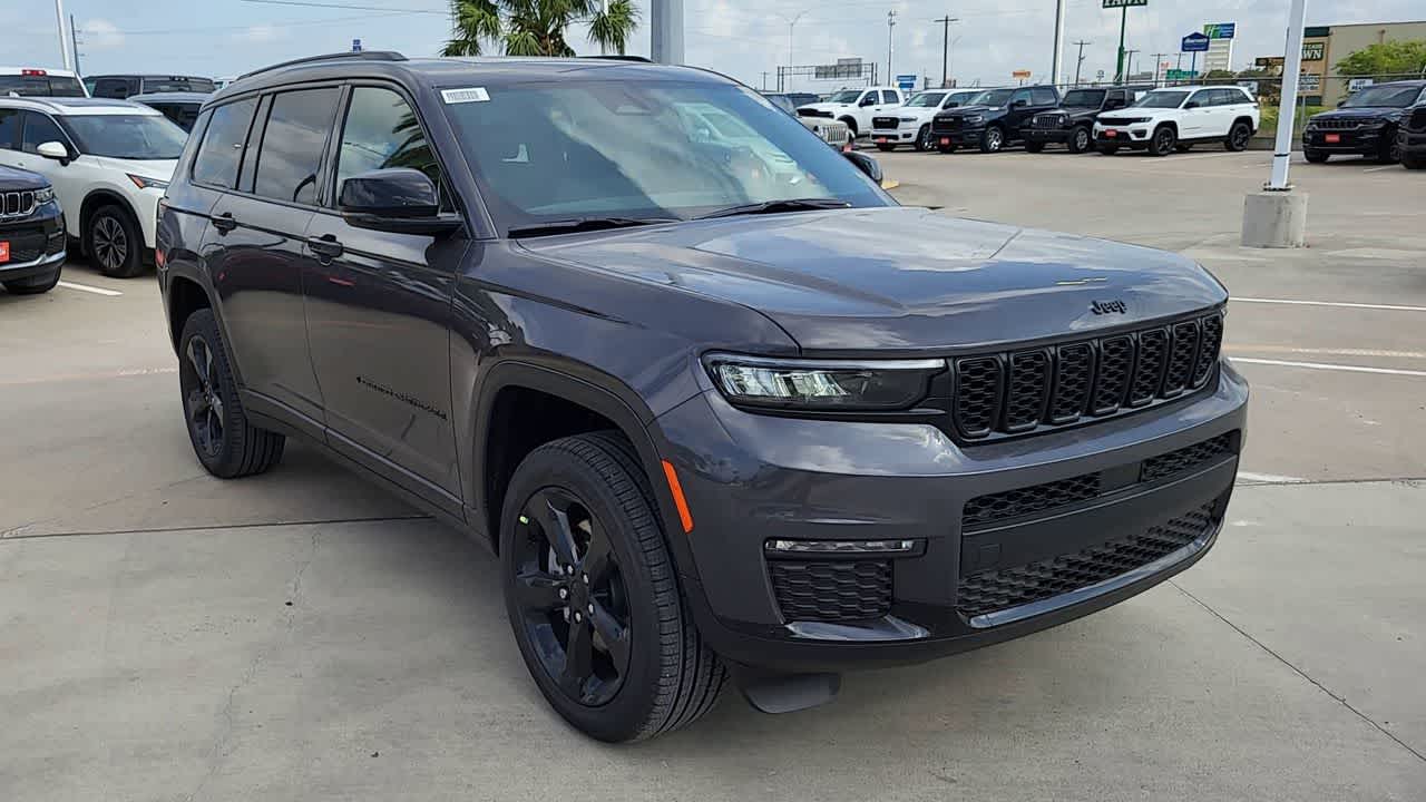 2025 Jeep Grand Cherokee Limited photo 2