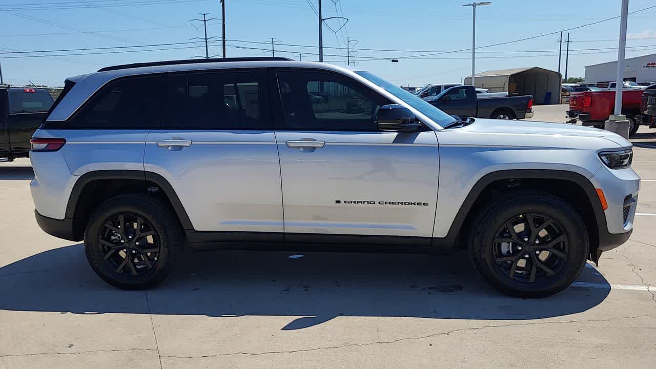 Thumbnail: 2025 Jeep Grand Cherokee - 9