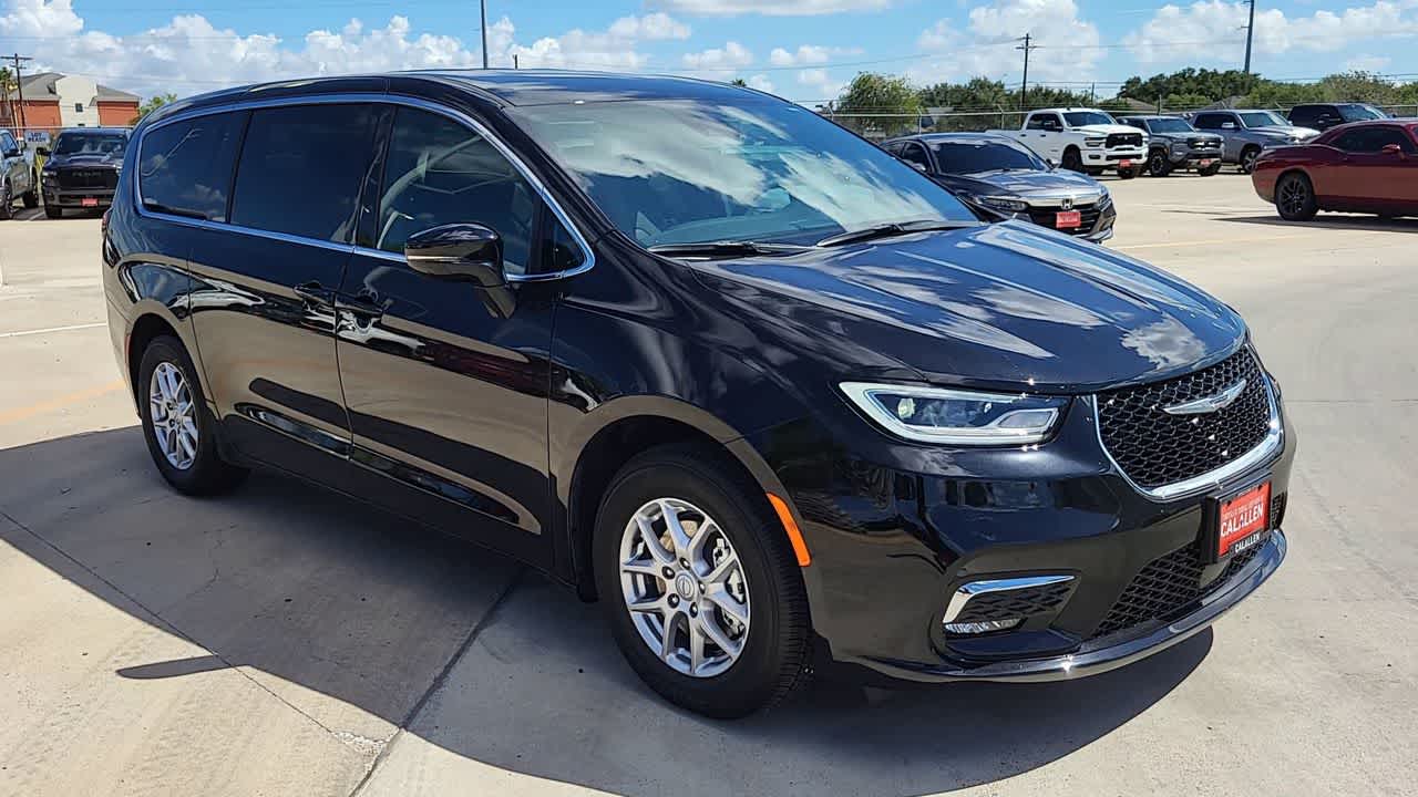 Thumbnail: 2026 Chrysler Pacifica - 2