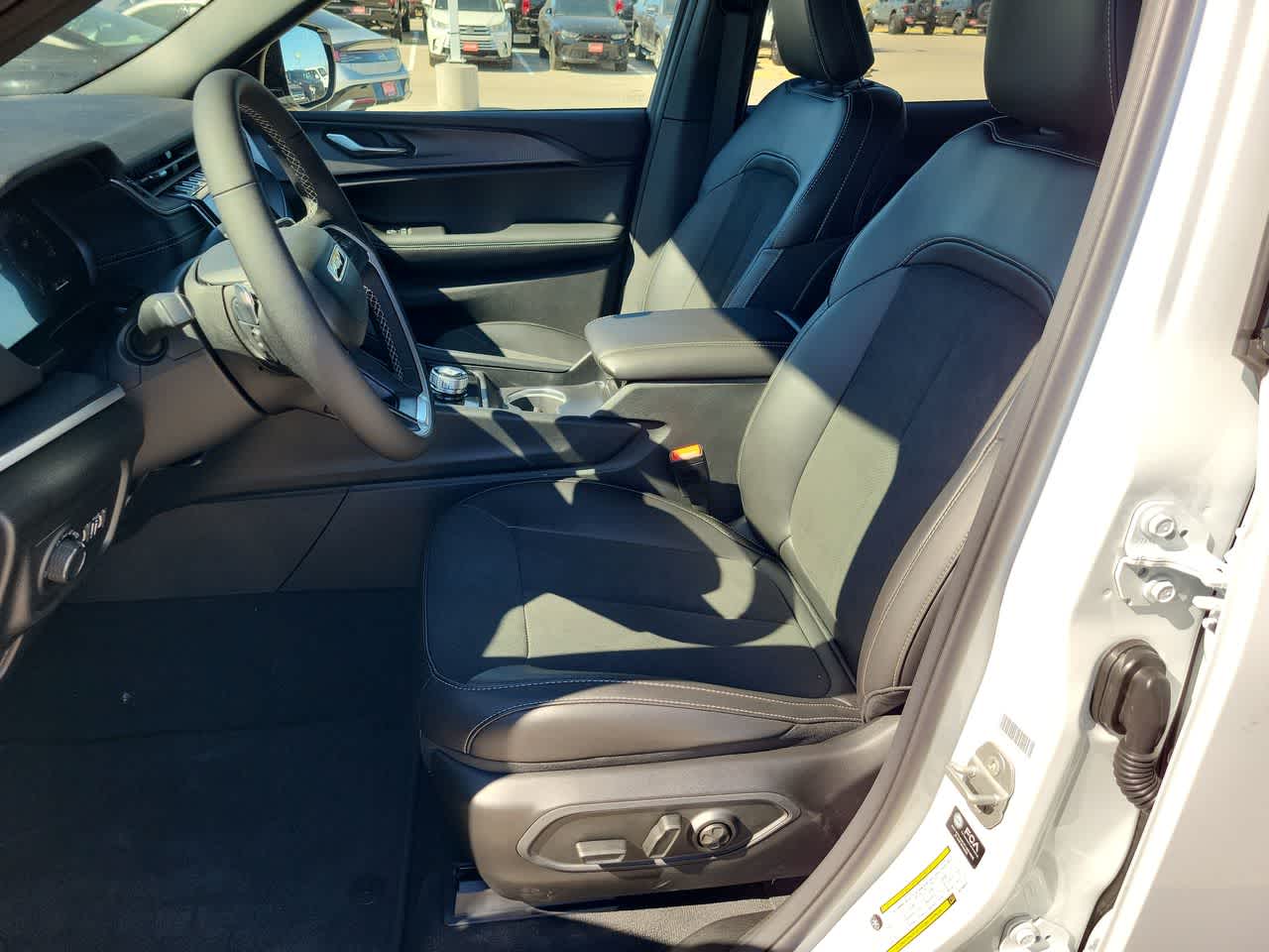 Thumbnail: 2025 Jeep Grand Cherokee - 19