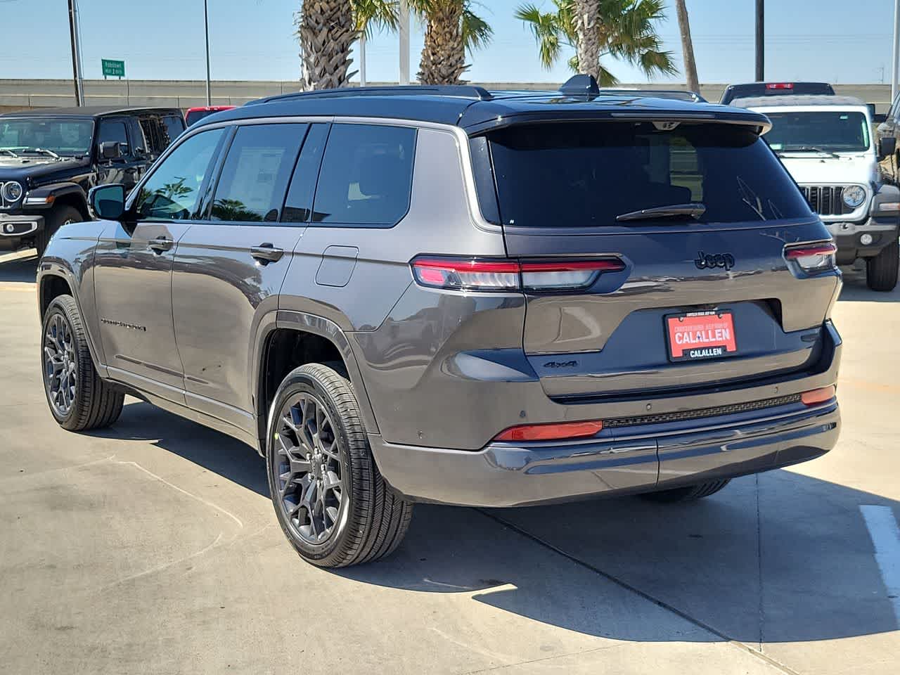 Thumbnail: 2026 Jeep Grand Cherokee - 12