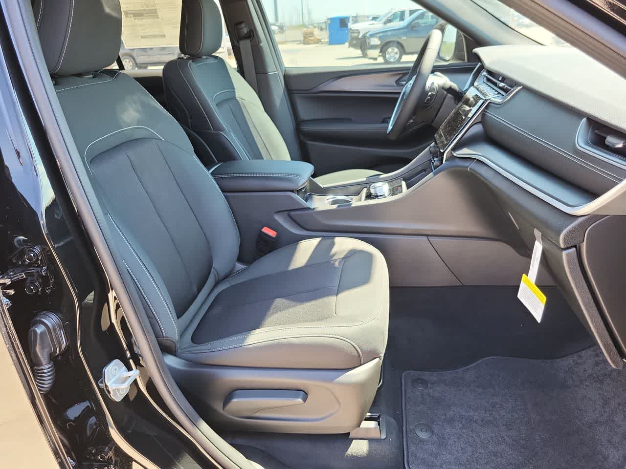 Thumbnail: 2025 Jeep Grand Cherokee - 22