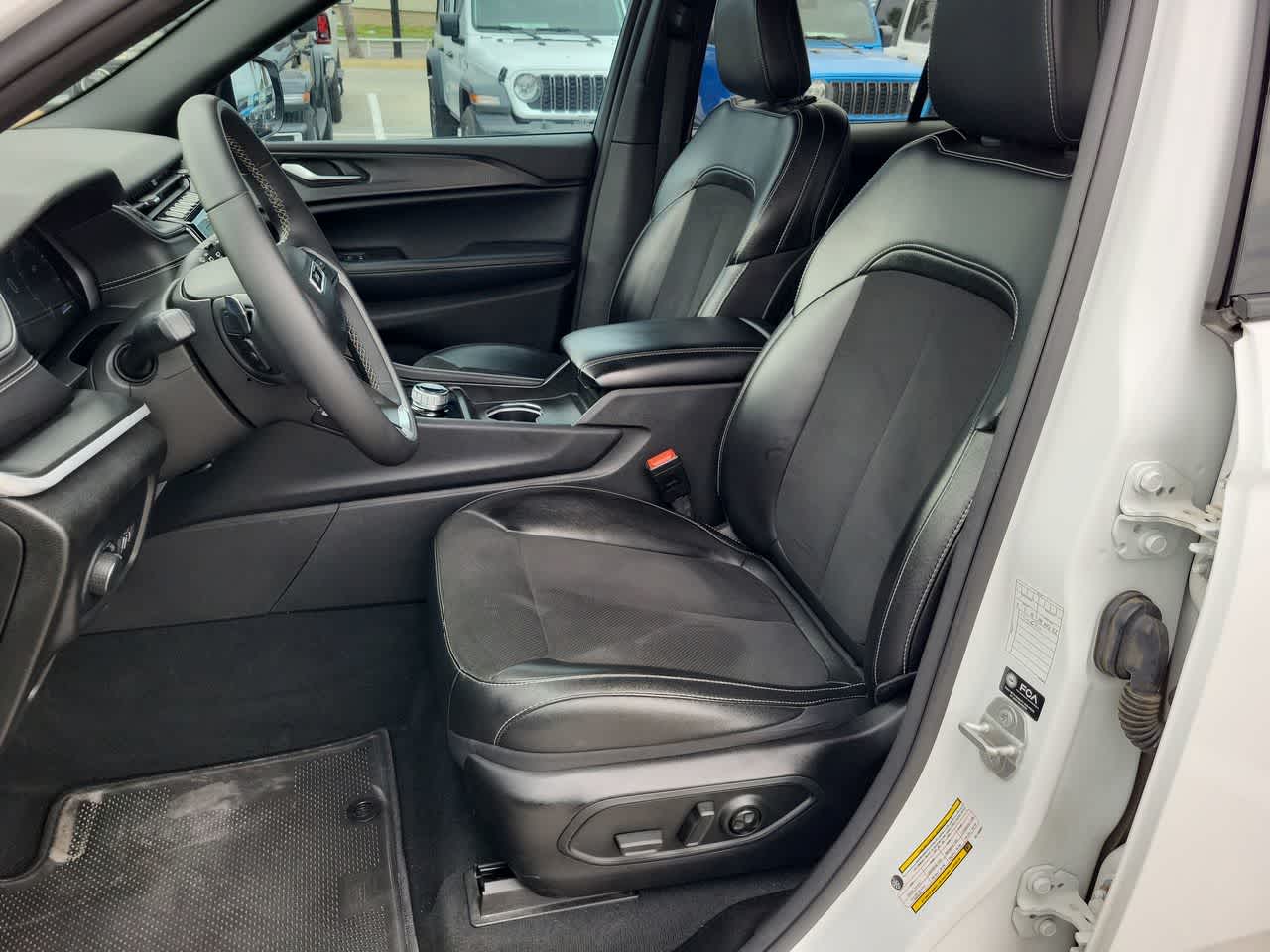 Thumbnail: 2024 Jeep Grand Cherokee - 19