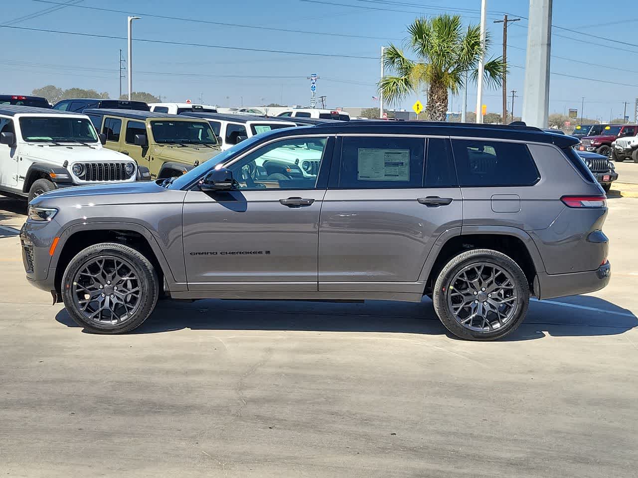 Thumbnail: 2026 Jeep Grand Cherokee - 11