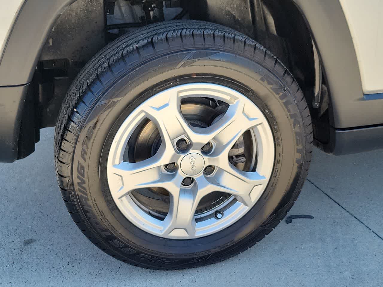 Thumbnail: 2022 Jeep Compass - 16