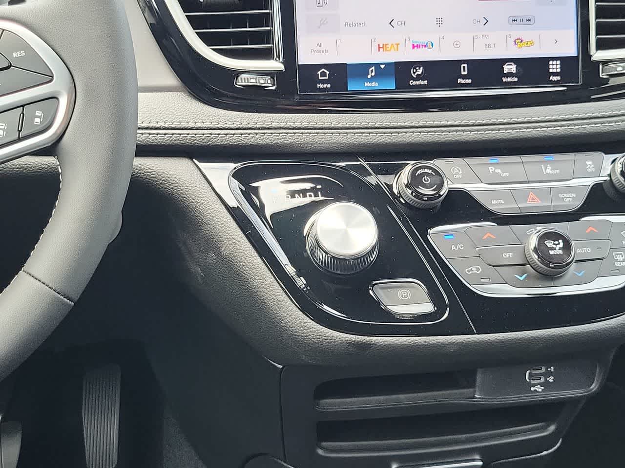 Thumbnail: 2026 Chrysler Pacifica - 25