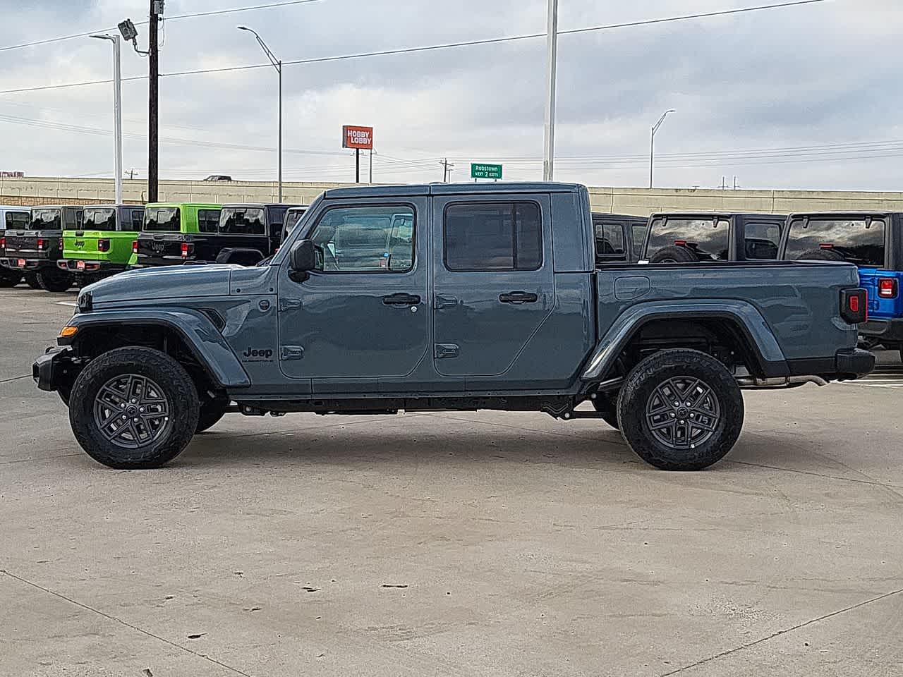 Thumbnail: 2026 Jeep Gladiator - 11