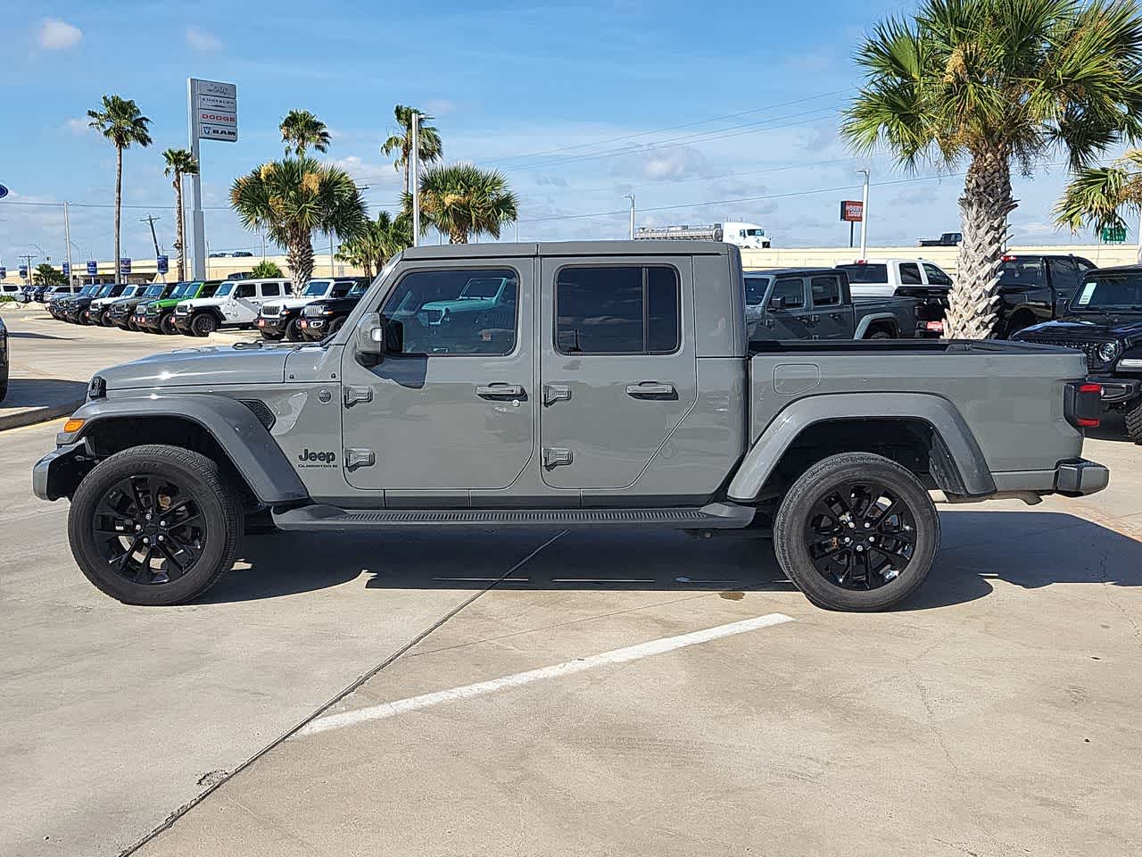 Thumbnail: 2023 Jeep Gladiator - 11