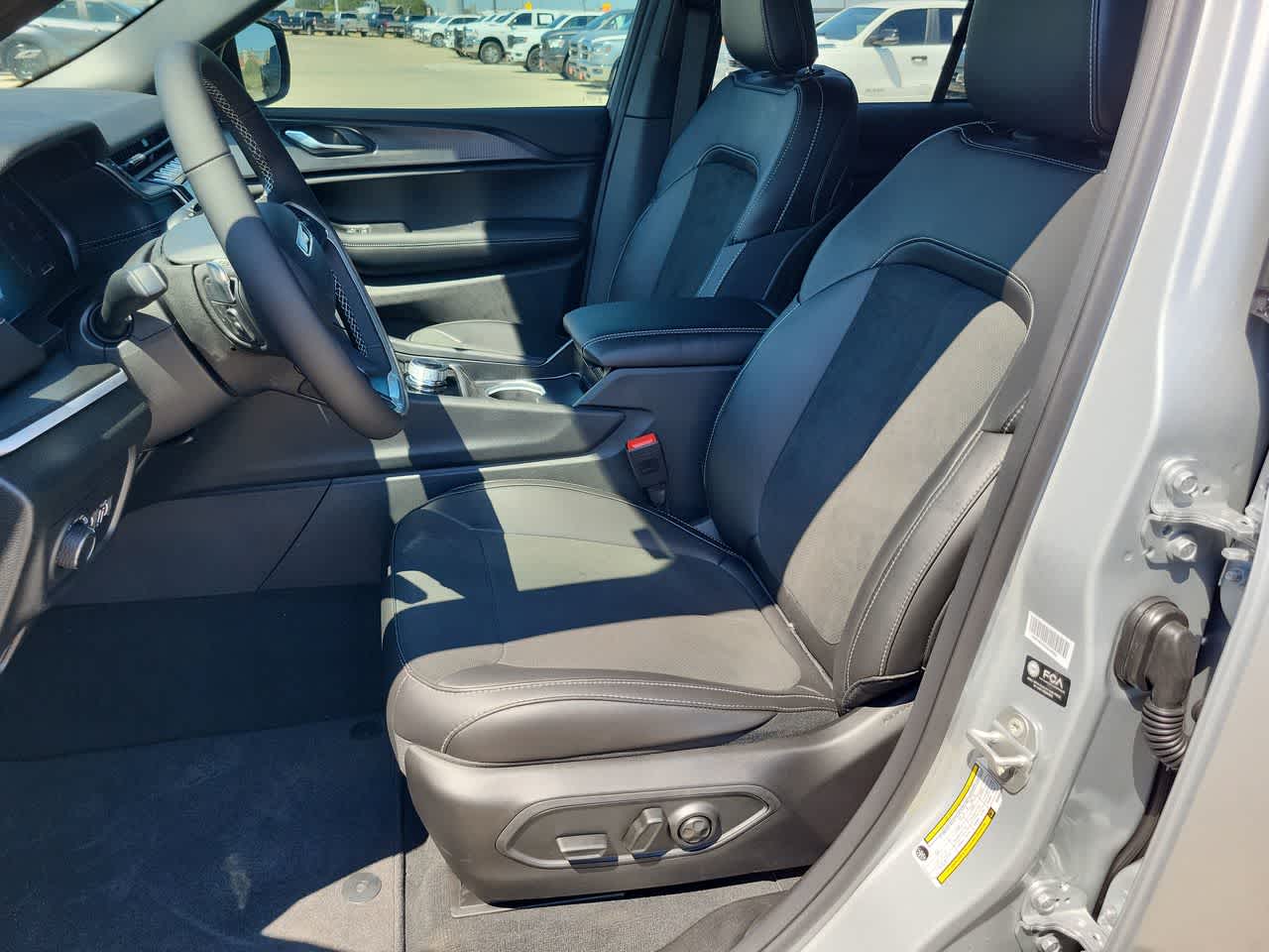 Thumbnail: 2025 Jeep Grand Cherokee - 19