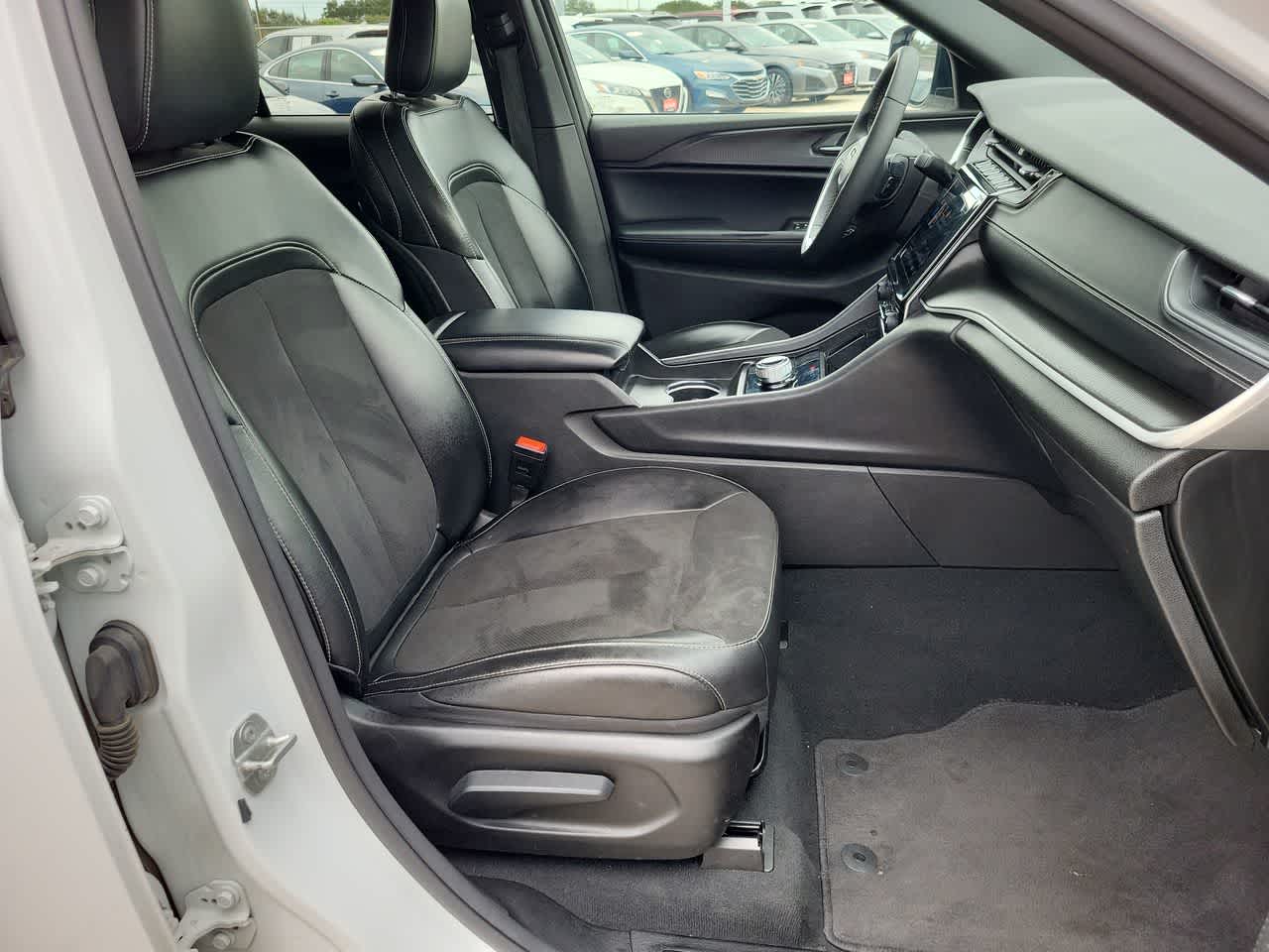 Thumbnail: 2024 Jeep Grand Cherokee - 22