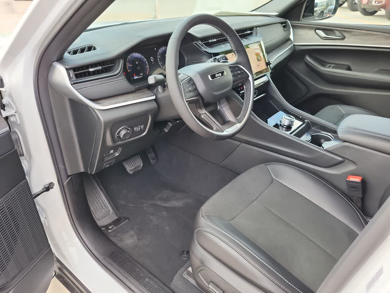 Thumbnail: 2026 Jeep Grand Cherokee - 10