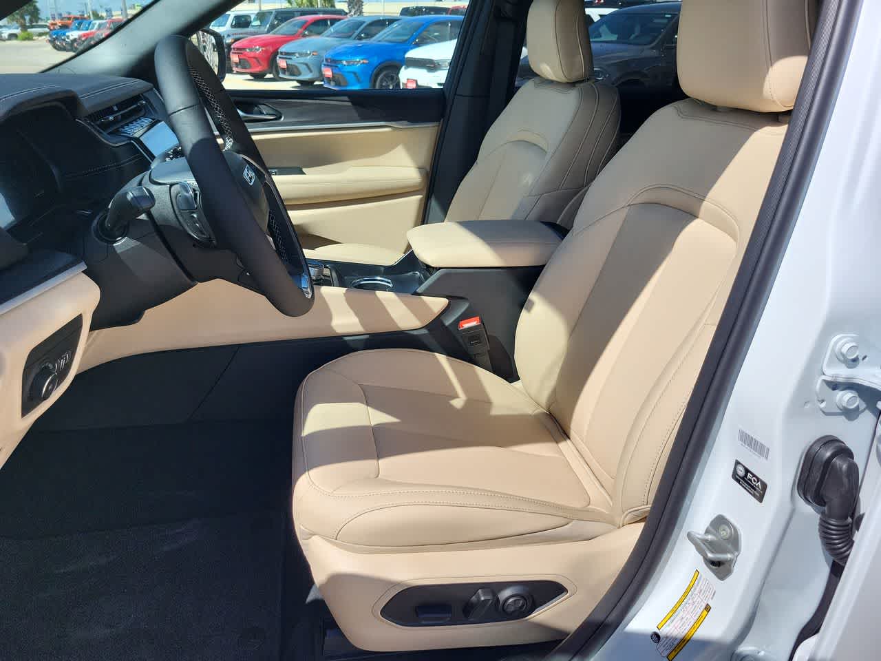 Thumbnail: 2025 Jeep Grand Cherokee - 19