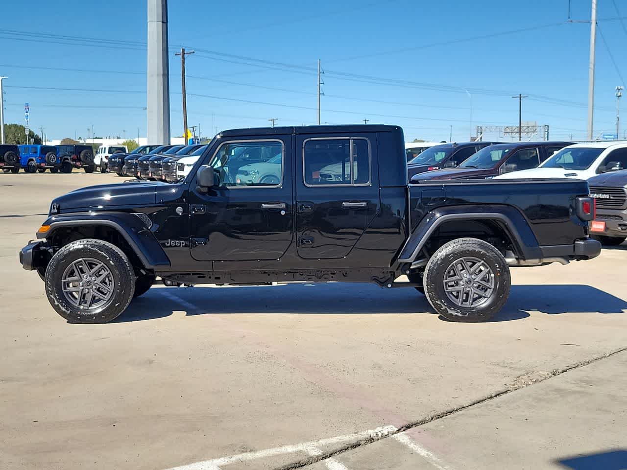 Thumbnail: 2026 Jeep Gladiator - 11
