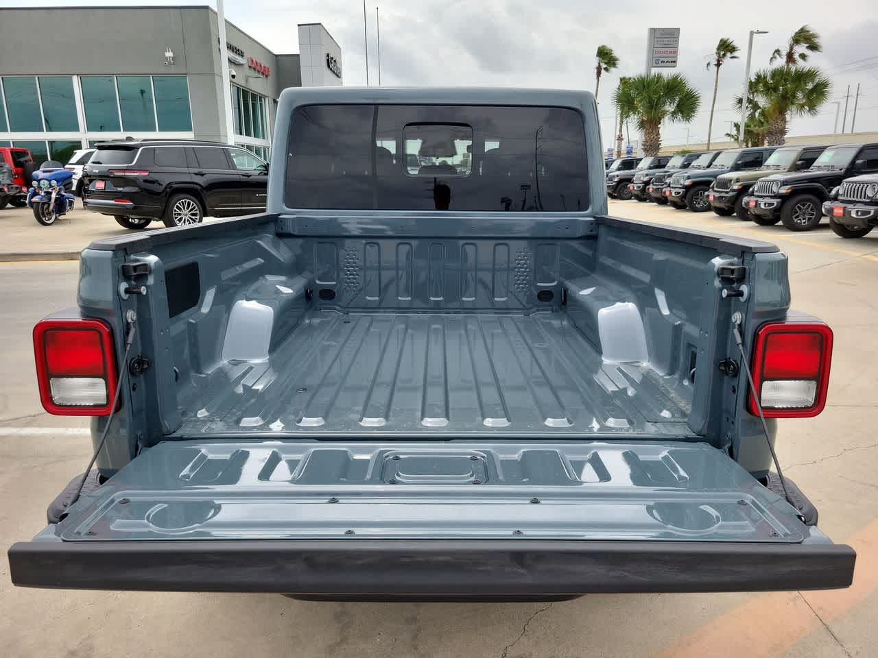 Thumbnail: 2026 Jeep Gladiator - 27