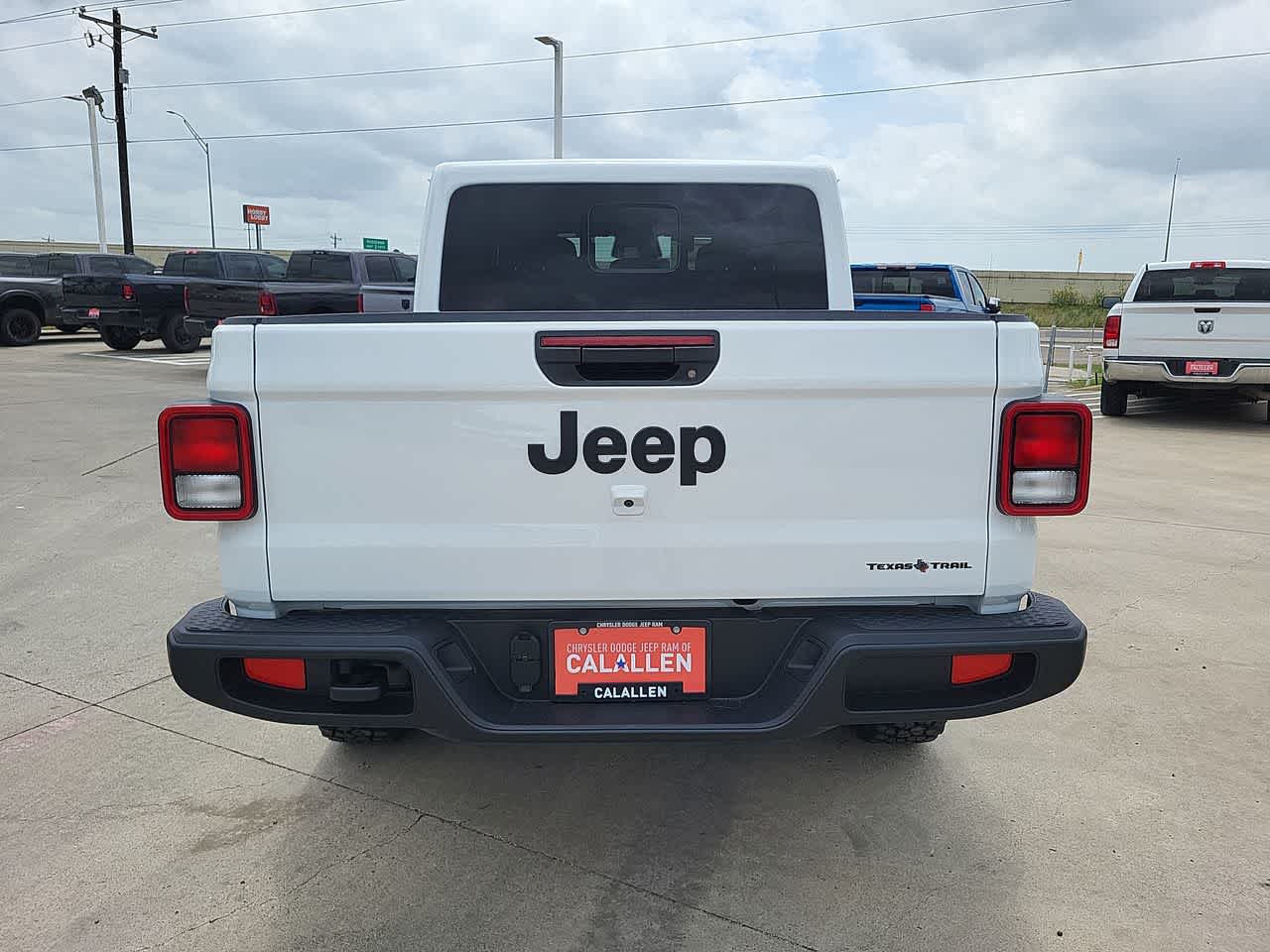 Thumbnail: 2026 Jeep Gladiator - 13