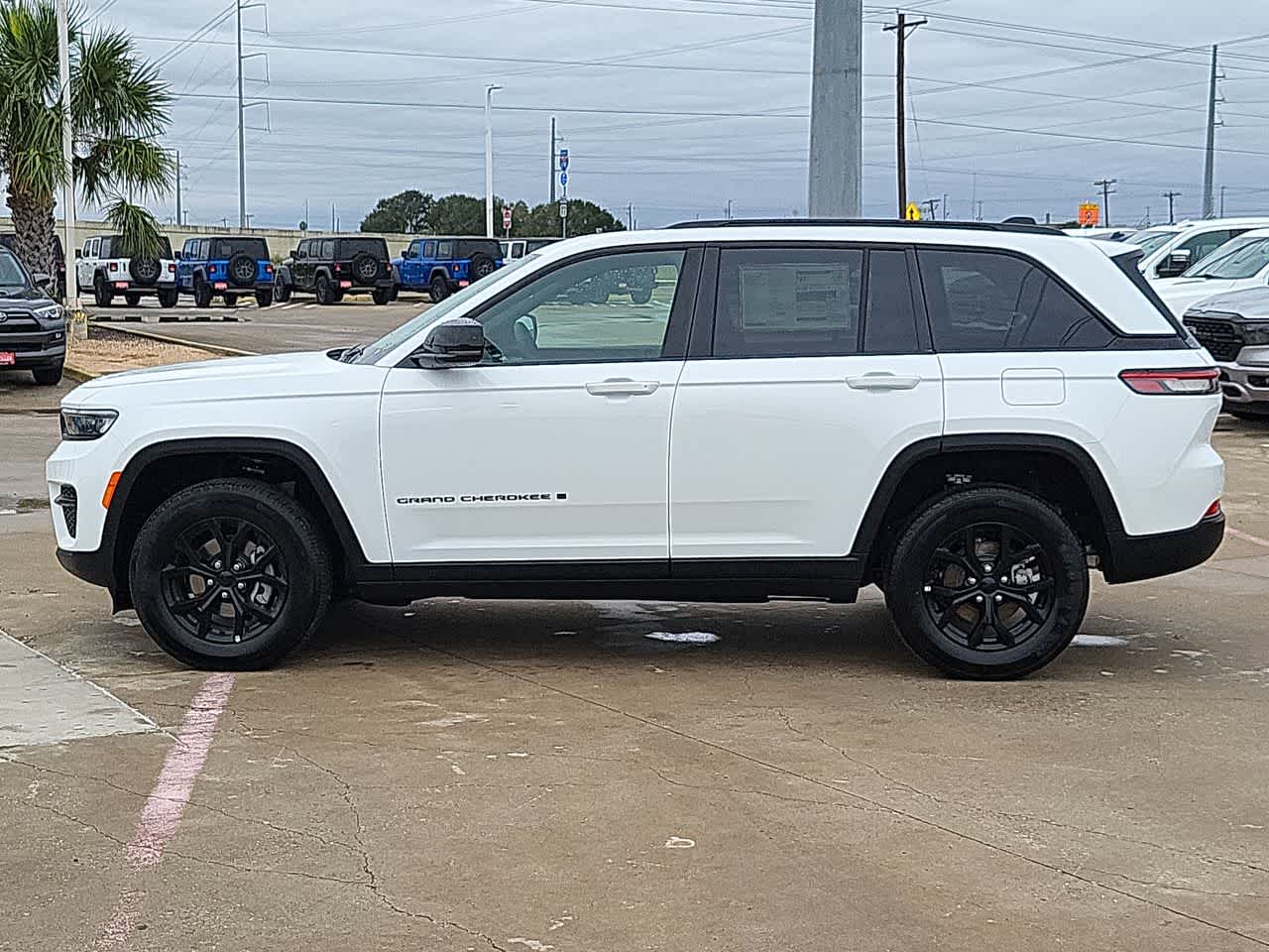 Thumbnail: 2025 Jeep Grand Cherokee - 11