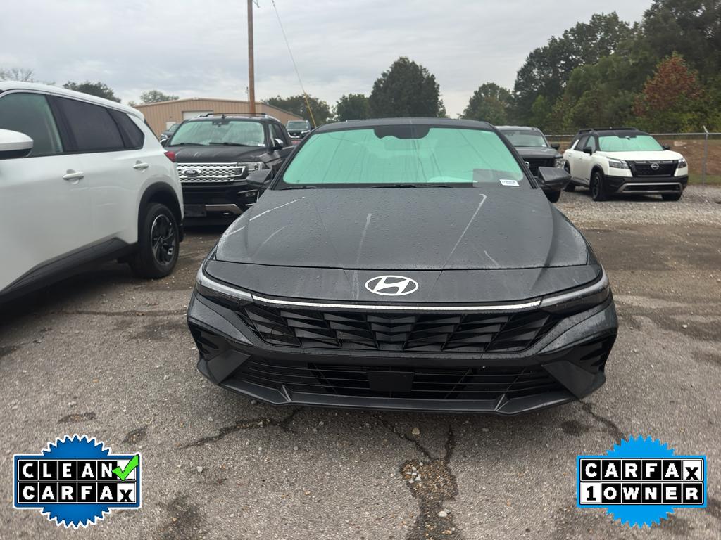 2024 Hyundai Elantra SEL Convenience photo 2