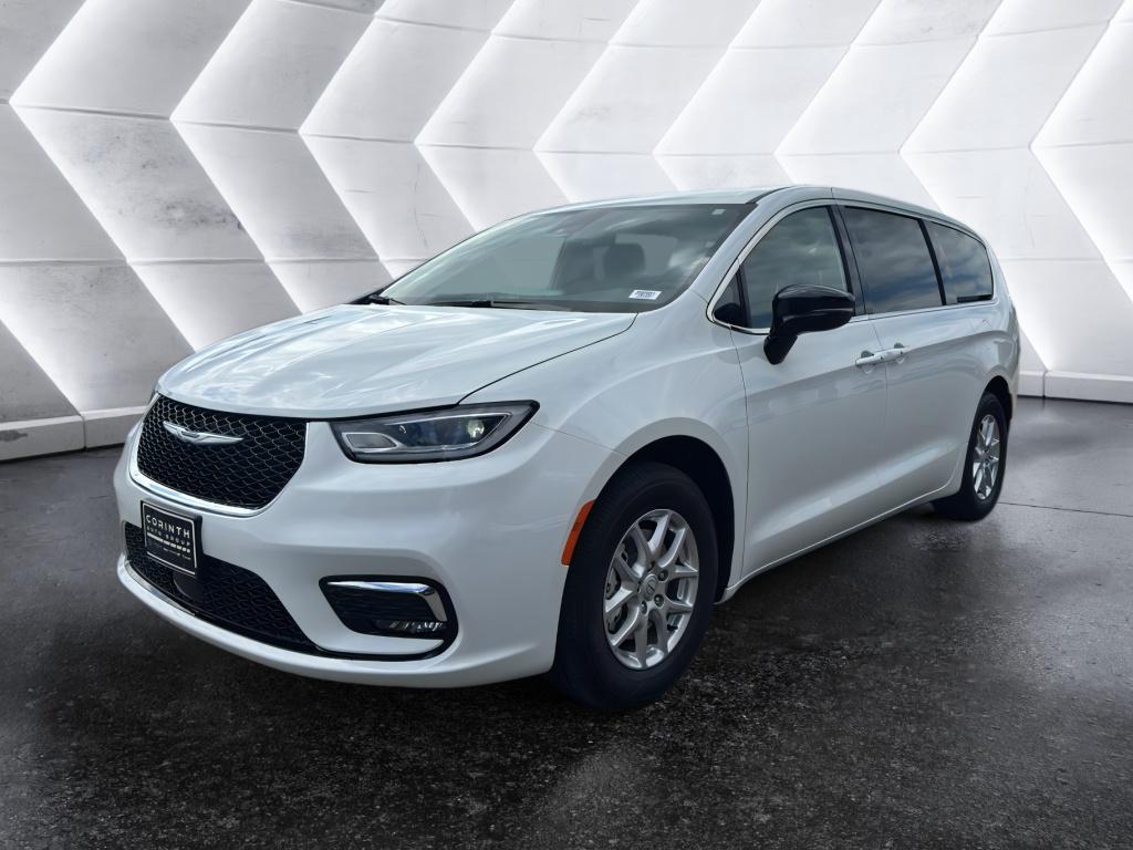 2026 Chrysler Pacifica photo 3