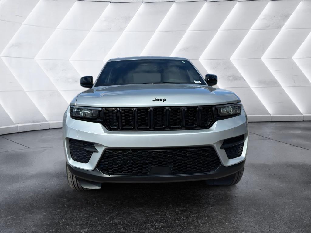 2025 Jeep Grand Cherokee Laredo Altitude X photo 2