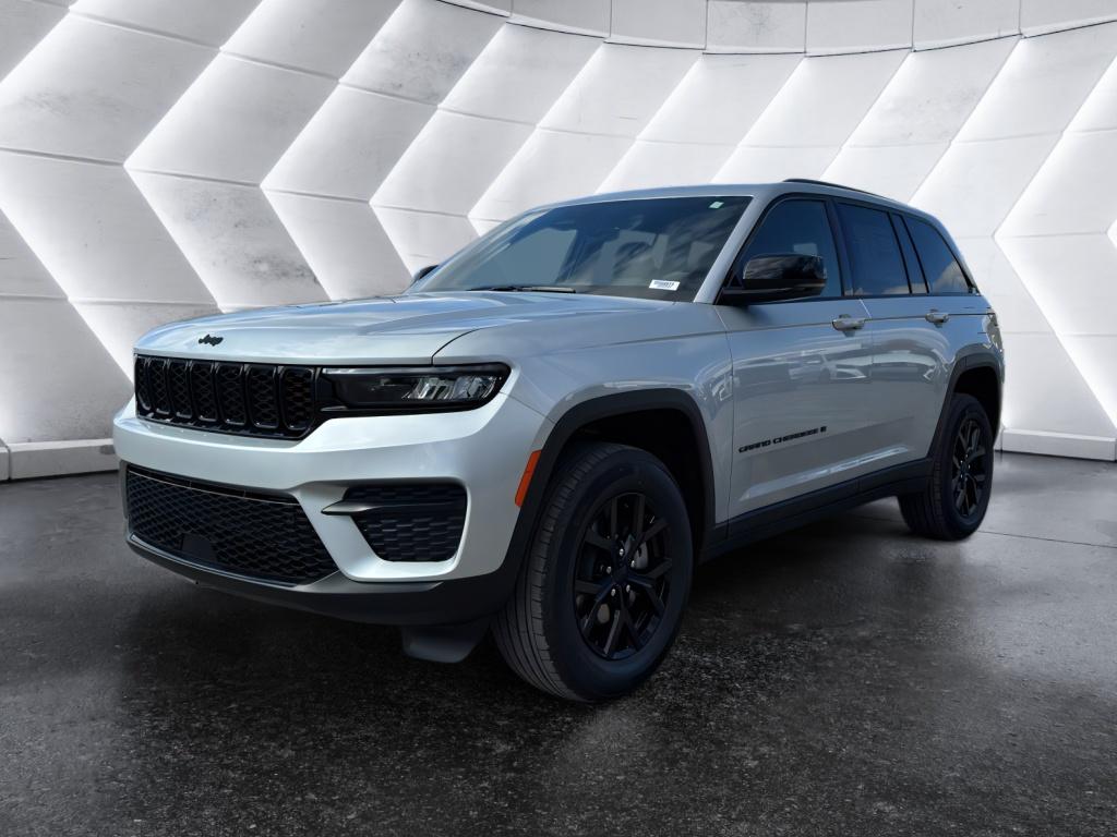 2025 Jeep Grand Cherokee Laredo Altitude X photo 3