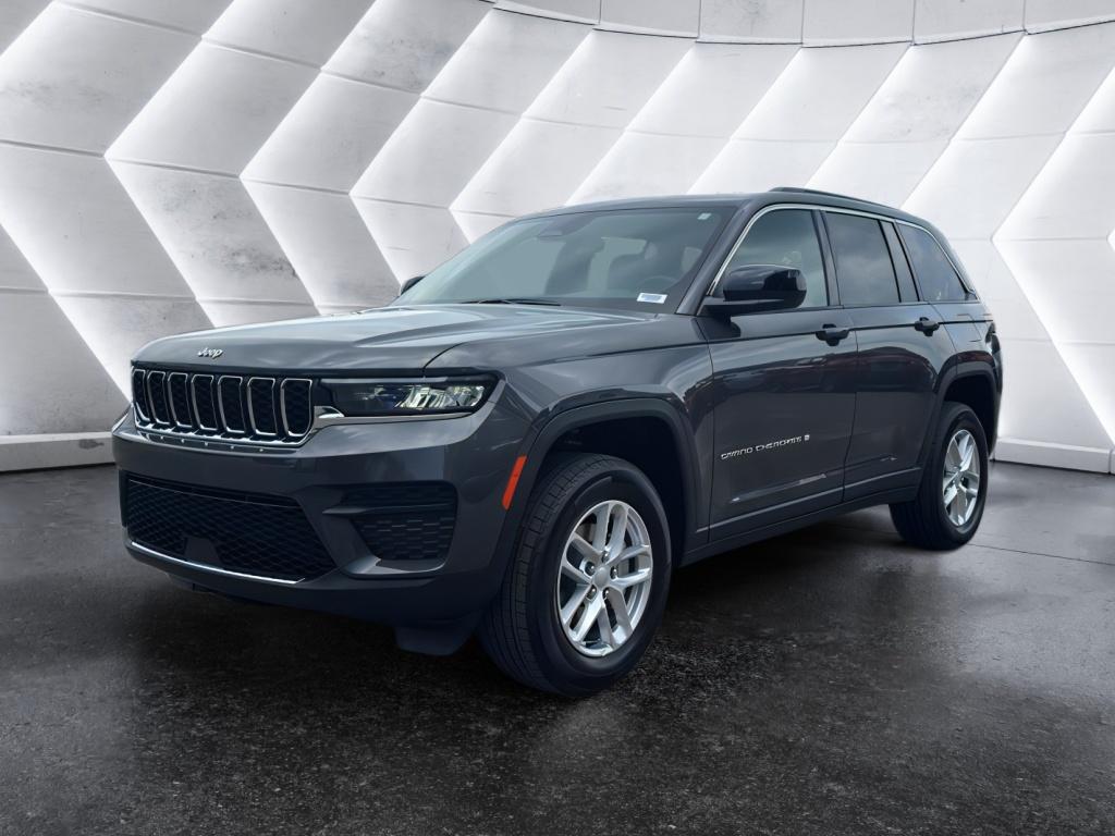 2025 Jeep Grand Cherokee Laredo X photo 3