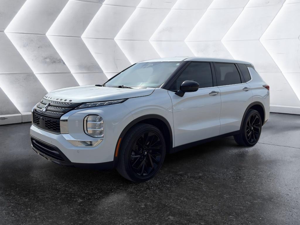 Used 2023 Mitsubishi Outlander SE Black Edition SUV