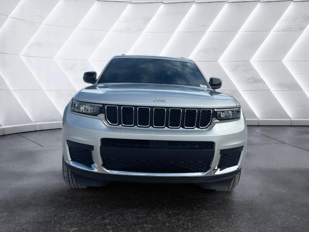 2025 Jeep Grand Cherokee Laredo Altitude photo 2