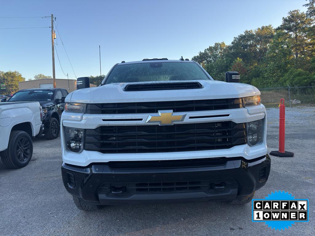 2024 Chevrolet Silverado 2500HD Custom photo 2